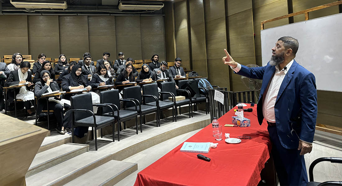 Justice Md. Zakir Hossain Conducts Session at East West University Law Clinic 6.0
