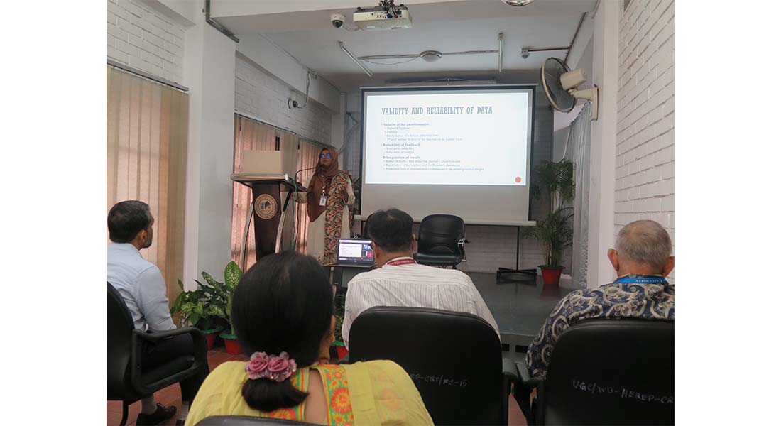 CRTEWU Hosts A Research Seminar on E-Portfolio Assessment in Tertiary-Level Writing