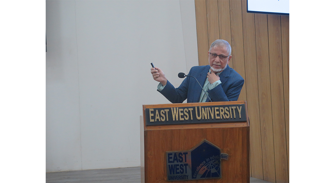 Department of Economics Arranges a Seminar on Developmental Macroeconomics